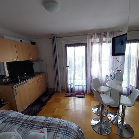 Joli Studio Avec Terrasse Et Vue Exclusivement Pour Non Fumeurs Belmont-sur-Lausanne Exterior foto