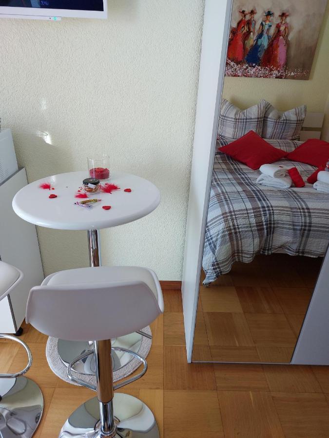 Joli Studio Avec Terrasse Et Vue Exclusivement Pour Non Fumeurs Belmont-sur-Lausanne Exterior foto