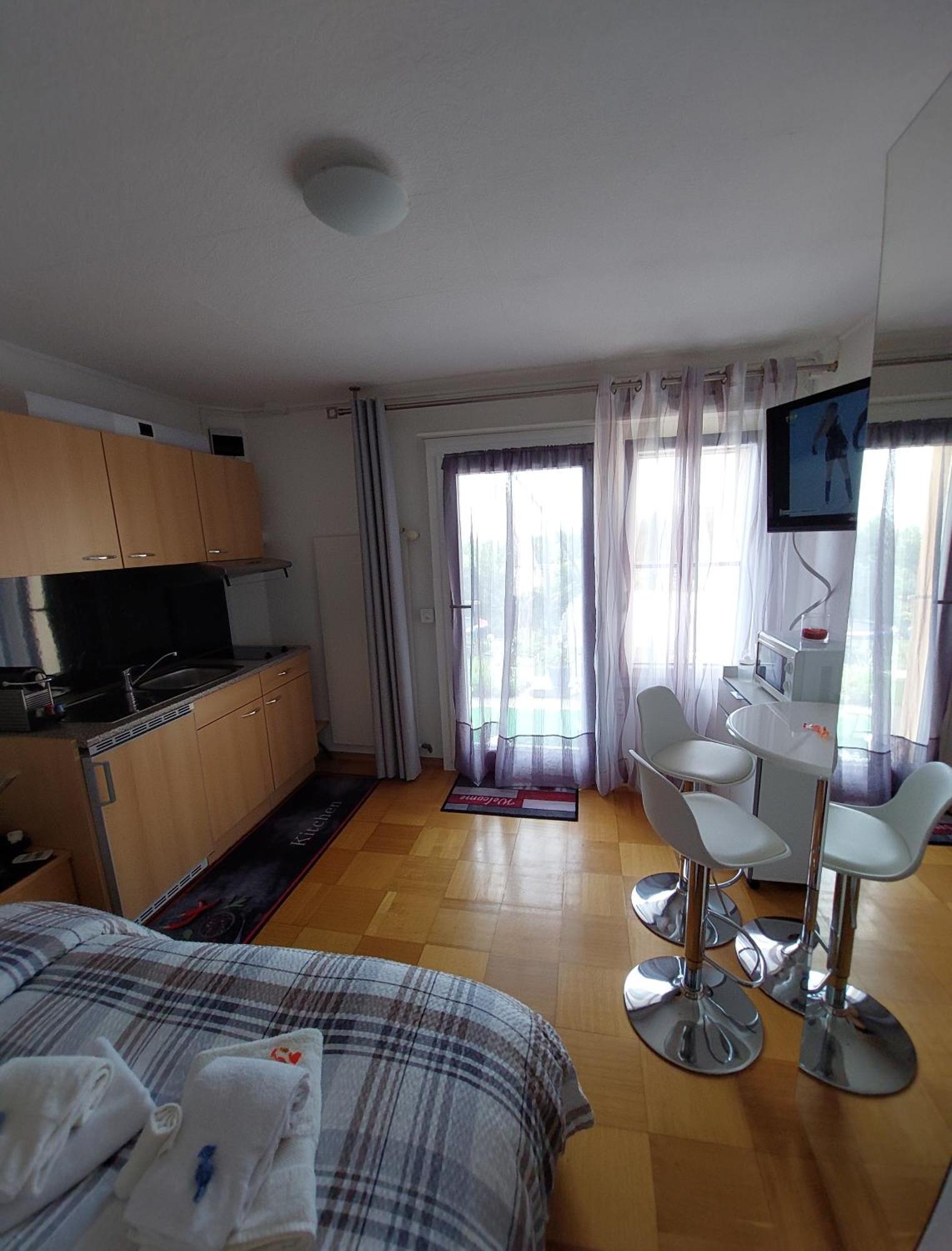 Joli Studio Avec Terrasse Et Vue Exclusivement Pour Non Fumeurs Belmont-sur-Lausanne Exterior foto